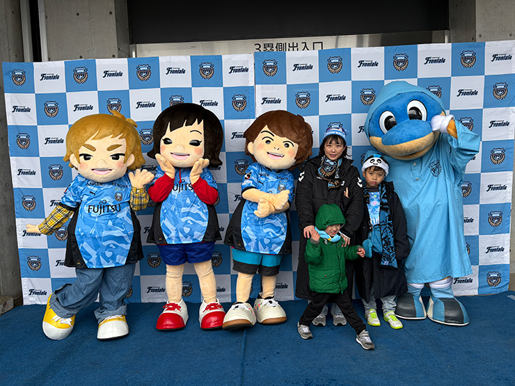 9年振りの始球式にも登場! 開幕戦～SHISHAMOランド～ | フロンターレ