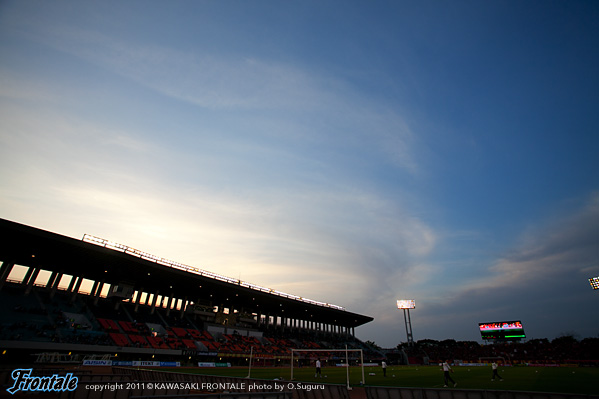 陽が落ち始めた、名古屋瑞穂陸上競技場