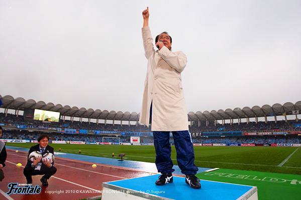 今年のホーム開幕は、平泉成さん登場！