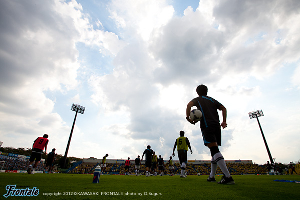 日立柏サッカー場、15:00キックオフ