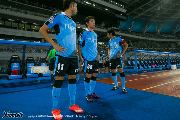 後半戦、中村選手、小林選手、田坂選手がピッチへ