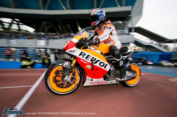 ハーフタイム、MotoGPで活躍したホンダバイクが等々力に！