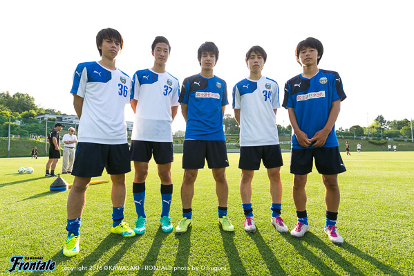 アカデミーU-18から、田中選手、新井選手、小川選手、栗脇選手、村田選手